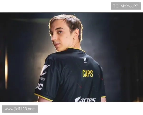 达赫迪斯里兰卡表演赛惊现神级一杆！传奇老将再现教科书级花式击球